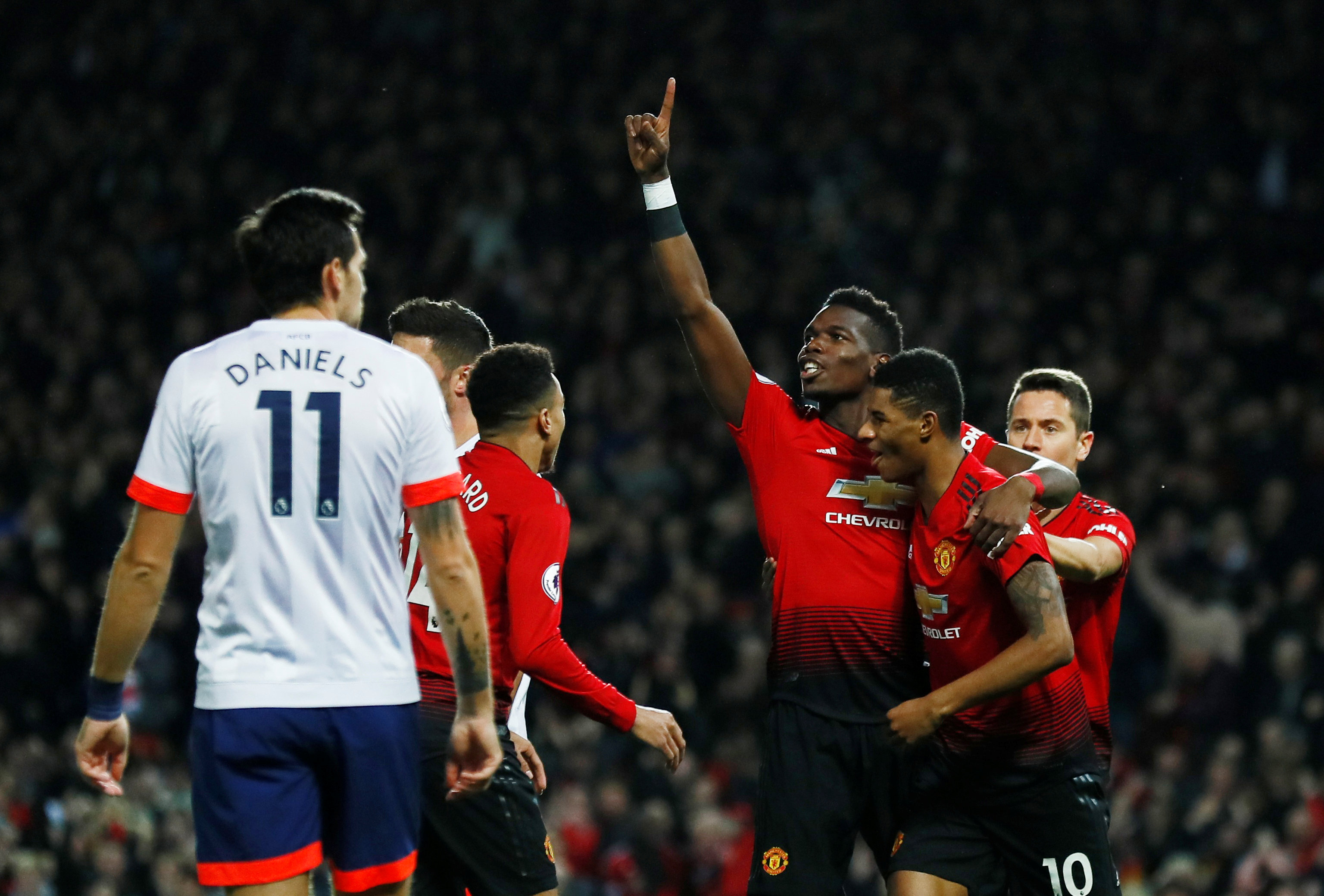 并帮助球队 并帮助球队